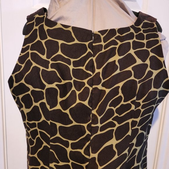 Sleeveless Shell Dress - Picture 4 of 8